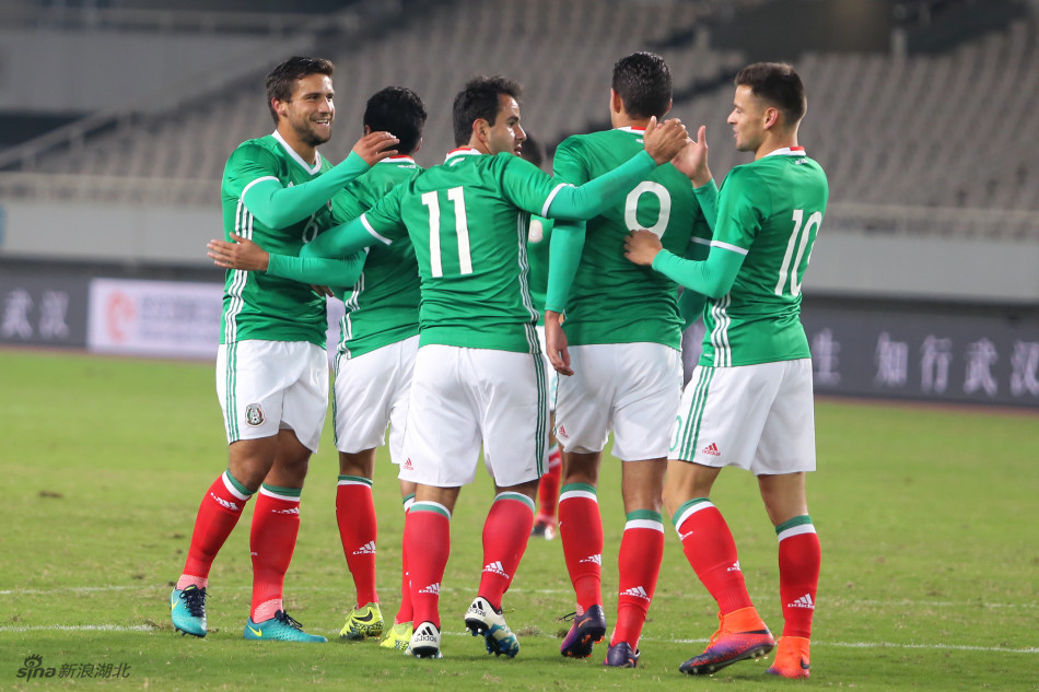墨西哥队庆祝进球