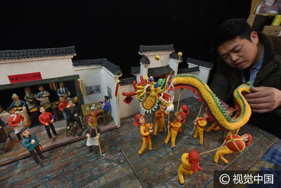 武汉一面塑师创作面人舞龙庆元宵 造型逼真_高清图集_新浪网