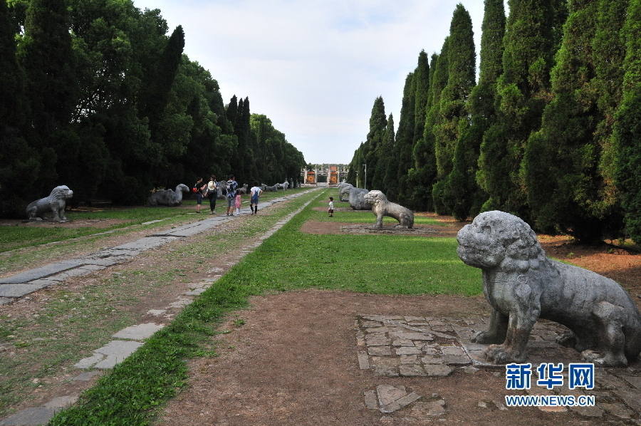 航拍世界文化遗产明显陵 一陵双冢举世罕见