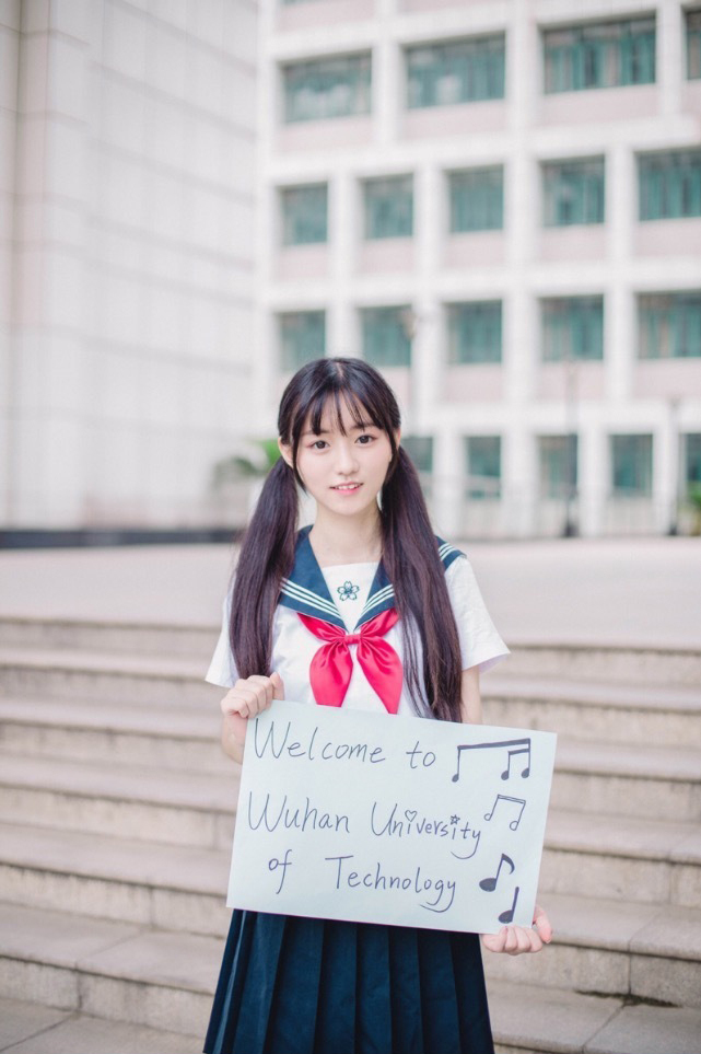 武汉理工大学美女学姐助威高考:我在这里等你_高清图集_新浪网