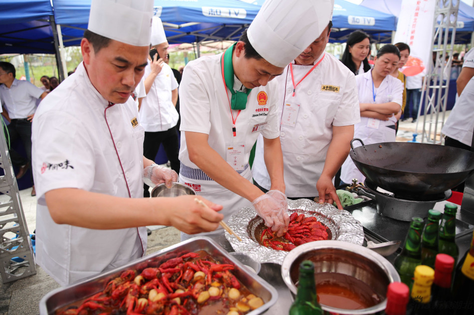 "李锦记杯"首届国际龙虾虾王烹饪大赛开赛