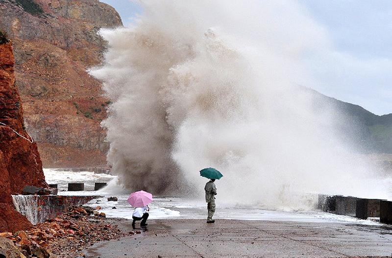 台风"海葵"登陆沿海 掀狂风暴雨