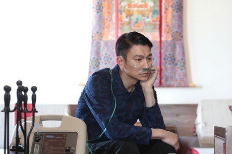 近日,刘德华坐着私人专机,前赴云南做代言.