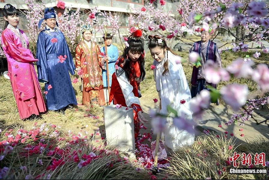 黛玉葬花唱段曲谱_林黛玉葬花图片(3)