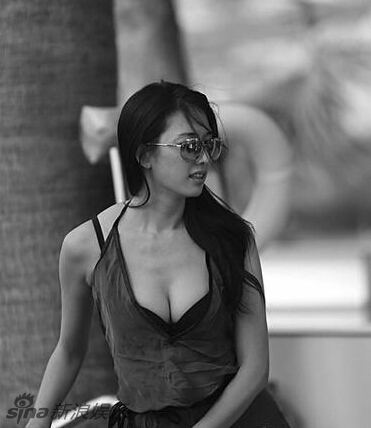 林志玲真人秀露天泳池游泳 任性大秀事业线