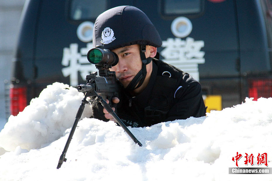 沈阳反恐反暴特警狙击手雪练瞄准_高清图集_新浪网