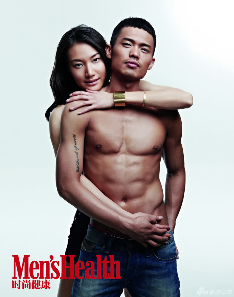 林丹秀肌肉与爱妻谢杏芳温情缠绵