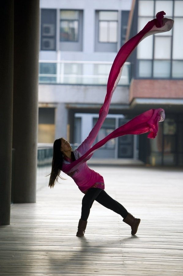 舞蹈系女大学生的"劈腿"神功