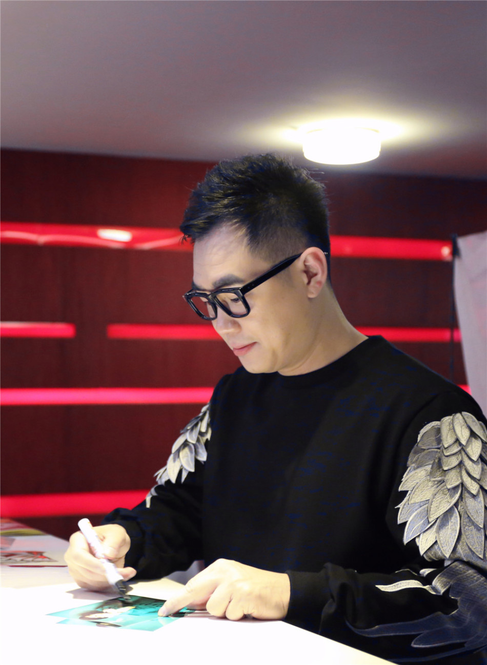 《大宅男》沈阳点映 大鹏屌丝江疏影女神范