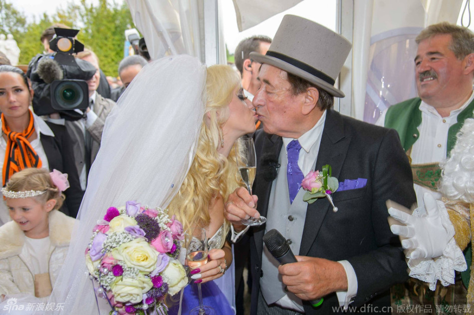24岁花花公子女郎嫁81岁亿万富翁_高清图集_新浪网