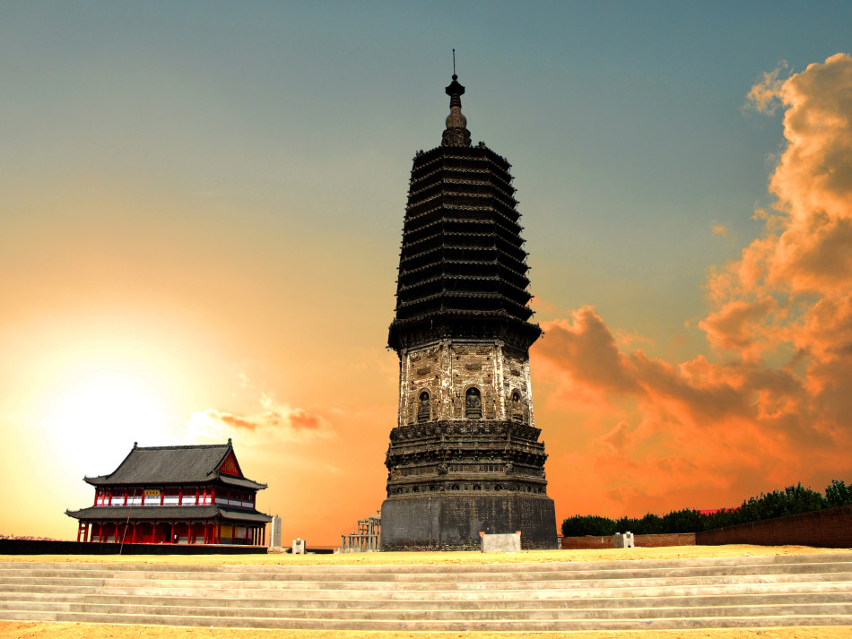 辽滨塔位于新民市东北29公里公主屯镇辽滨塔村的黄土岗上,因其傍依