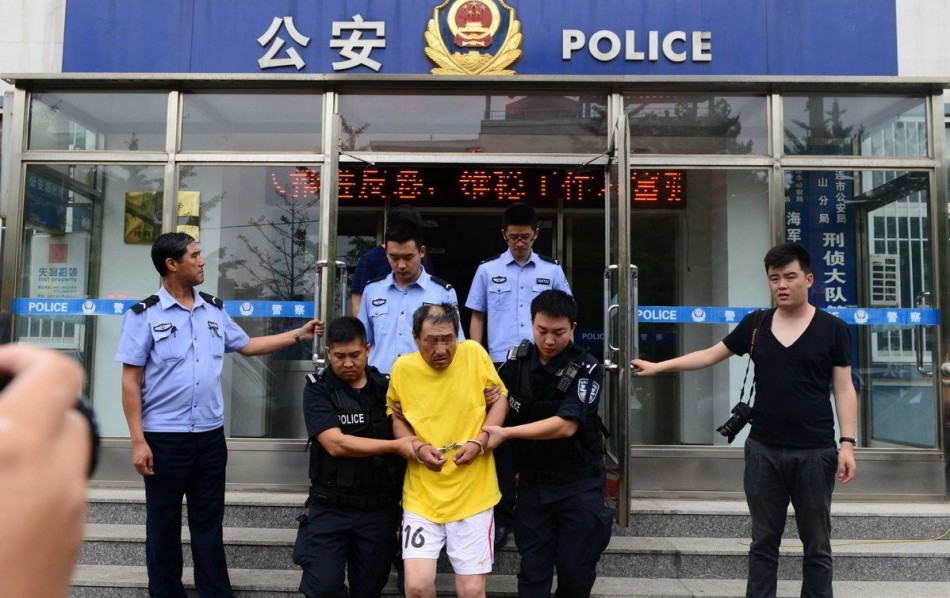 大连枪击案嫌犯阎永波指认杀人现场