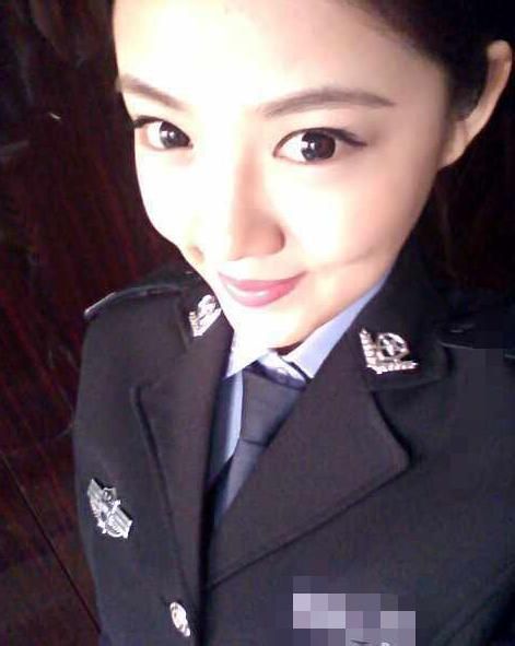 "非诚勿扰"最美女警花生活照