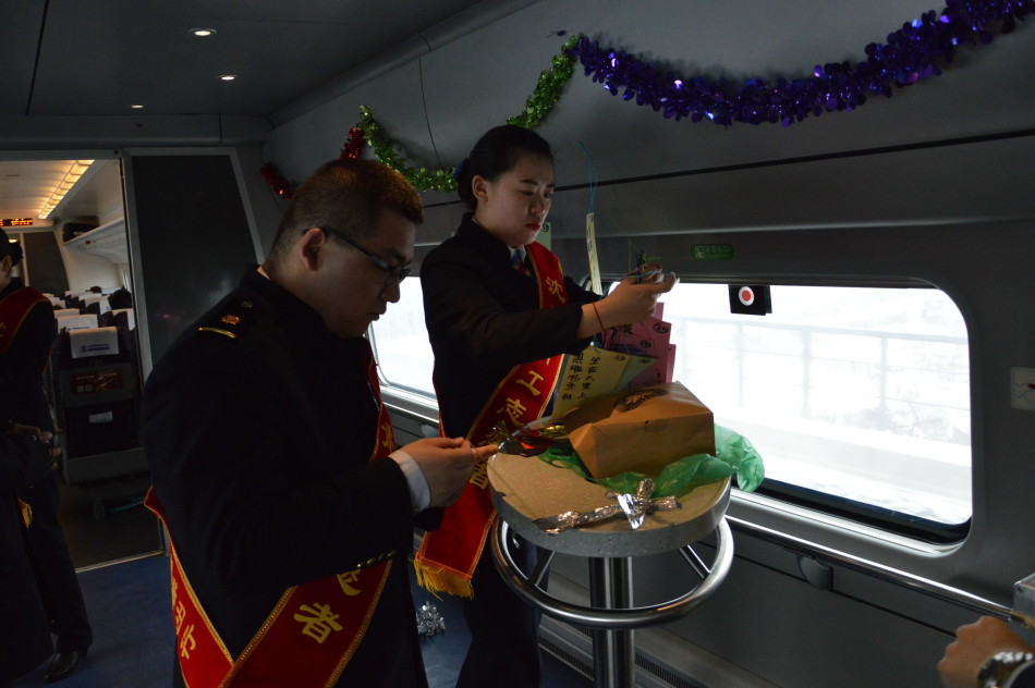 吉林车务段开展"元宵佳节猜灯谜送平安"活动