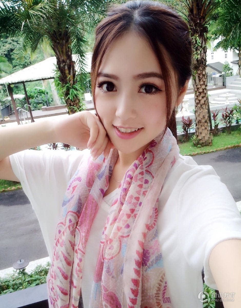 猜你喜欢 15 / 30 辽宁大学校花胡青璇