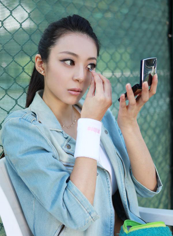 黄金比例艾尚真三点式秀完美身材