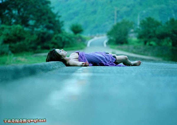 摄影师还原女性最美死亡瞬间