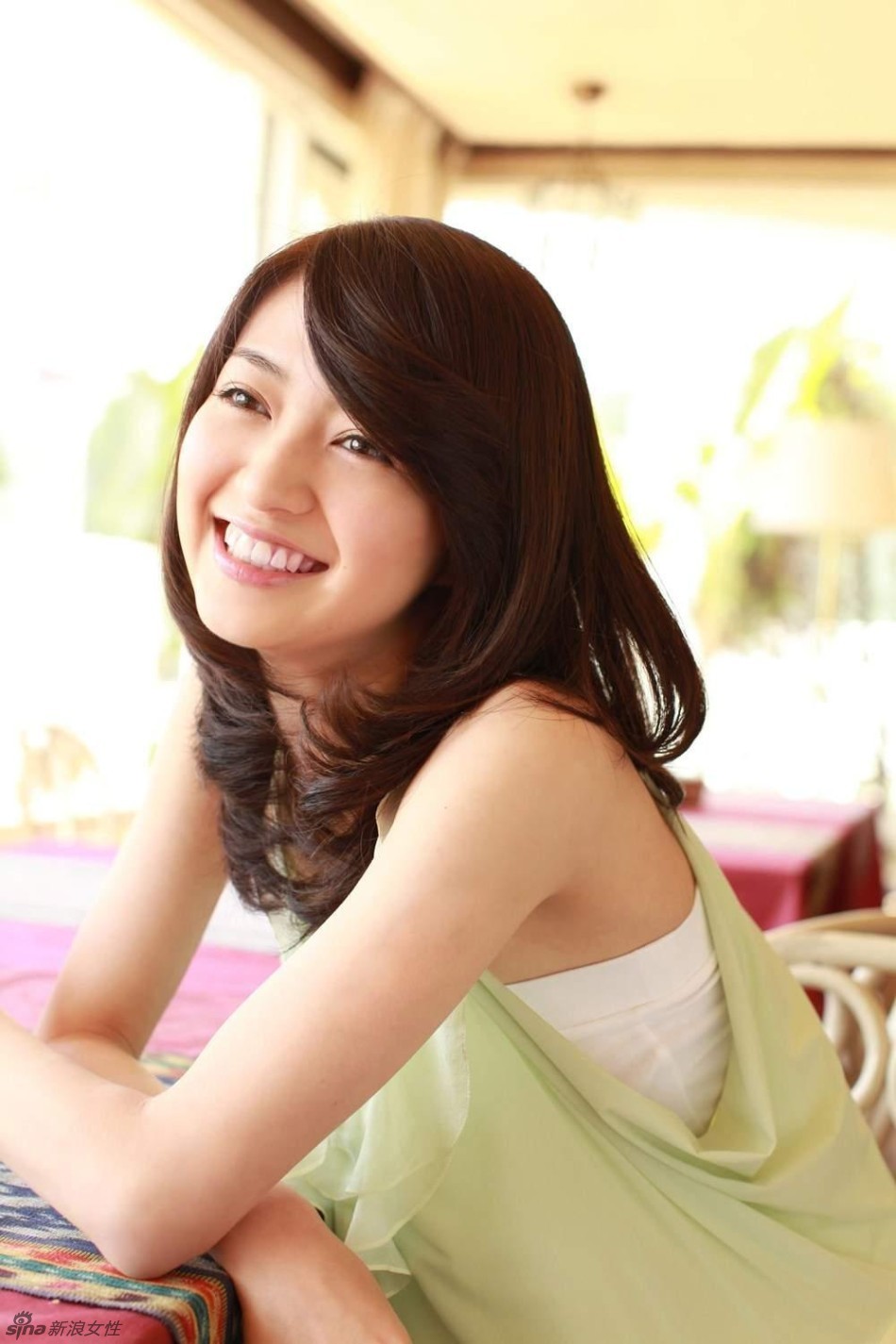 日本萌妹逢泽莉娜性感来袭 如花少女娇俏迷人