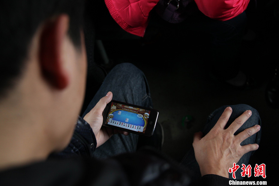 春运表情:"绿皮列车"上的众生相