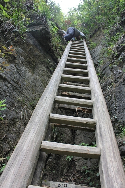 用照片记录桑植山区小孩上学的艰难路