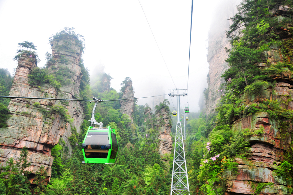 张家界景区再添空中走廊 杨家界索道低调运营
