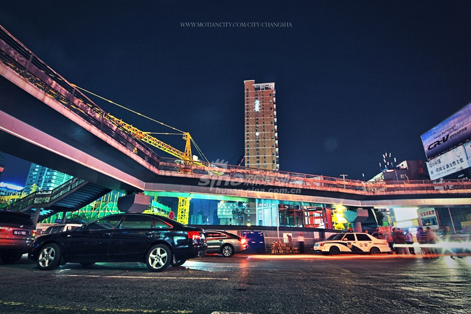 长沙司门口天桥20日凌晨拆除改建地下人防工程