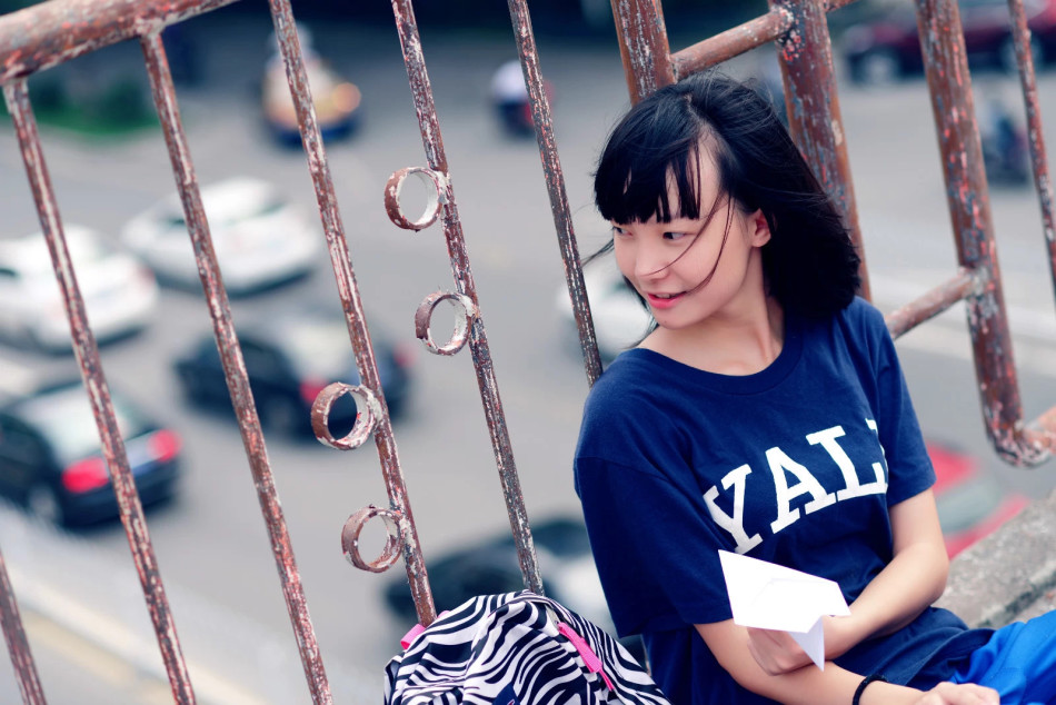 女生着雅礼校服走红 被赞长沙最美校服女神