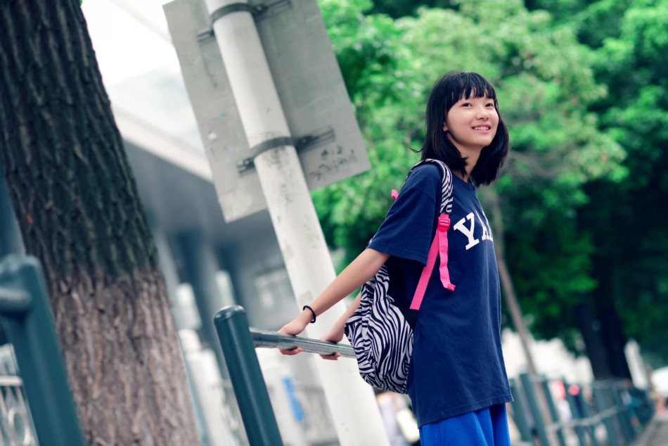 女生着雅礼校服走红 被赞长沙最美校服女神