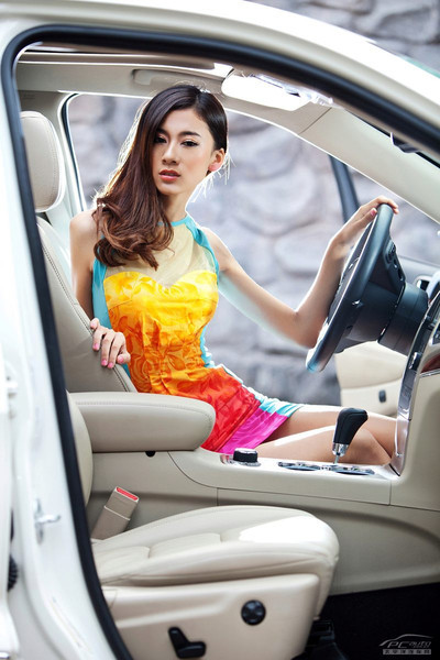 不羁"女王"狂野架势