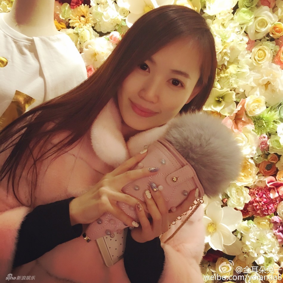 爆马蓉海量私照 自拍爱嘟嘴卖萌