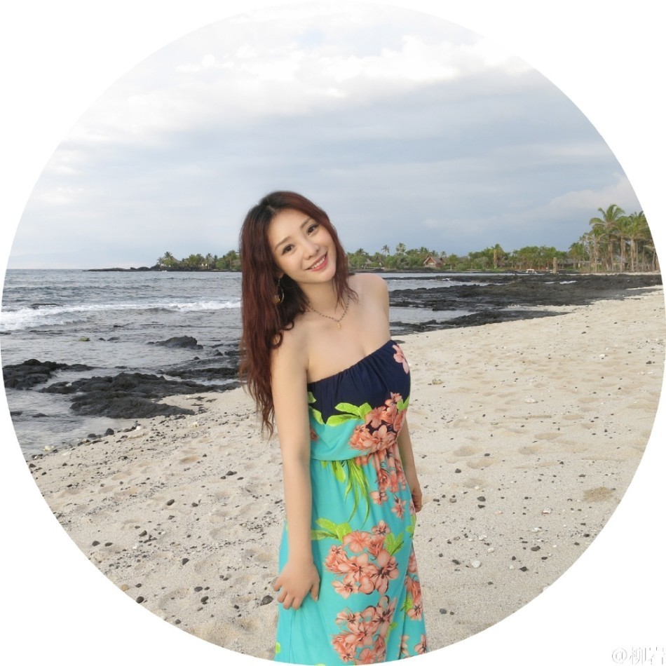 柳岩海边清凉秀身材 美胸丰满波涛汹涌