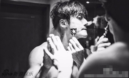 蒋劲夫性感腹肌太诱惑 成同志最憧憬男星