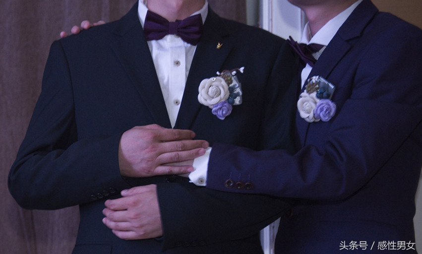 同性恋持自制结婚证完成婚礼_高清图集_新浪网