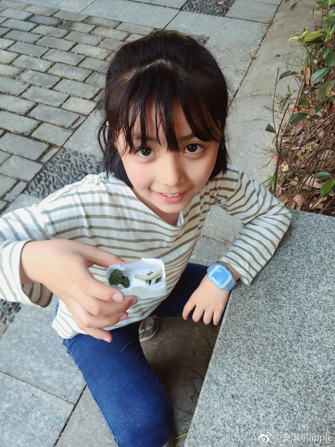 湖南卫视《一年级》小苹果长成美少女 元气满满