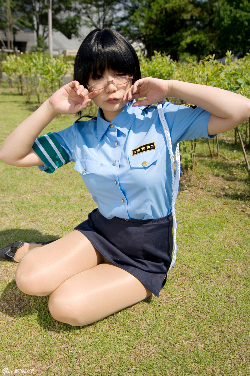 高叉制服眼镜巨乳,萌点满满的天然系警花成实唯~_高清图集_新浪网