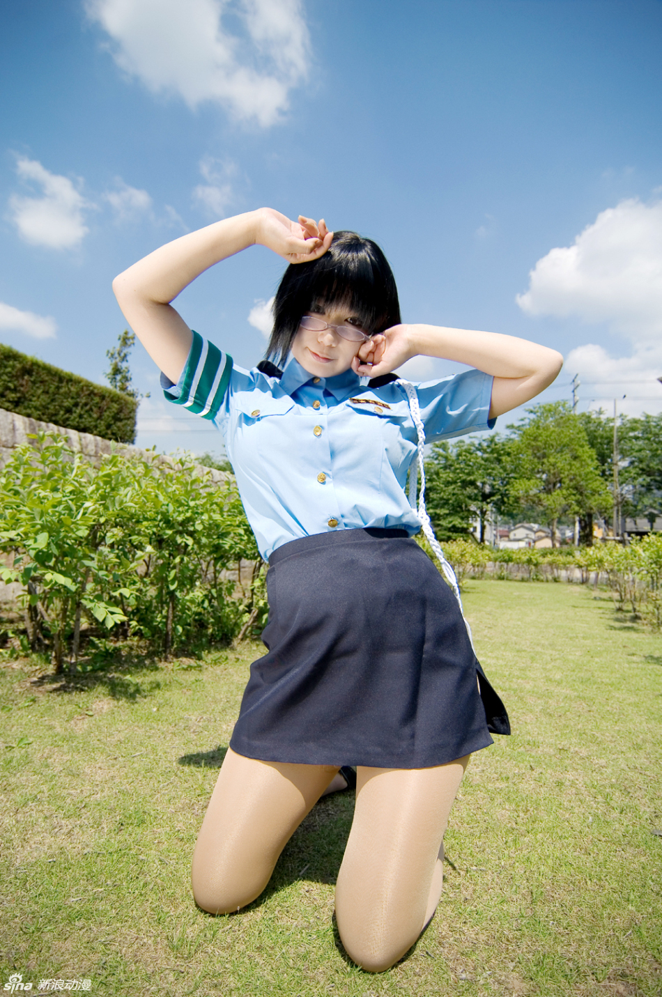 高叉制服眼镜巨乳,萌点满满的天然系警花成实唯~_高清图集_新浪网