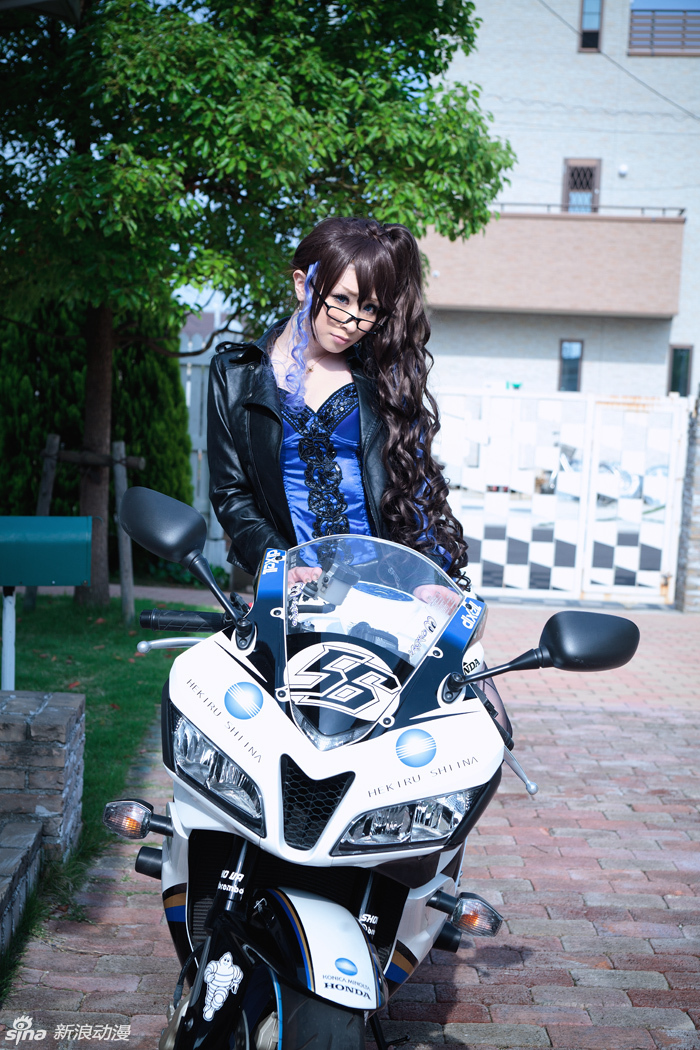 深v皮衣窄裙黑丝的重机车美女,假面骑士decade光夏海