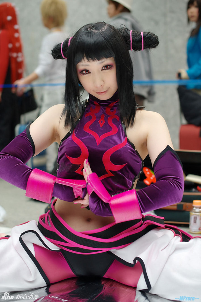 曼妙性感露背,街霸4茱莉cos
