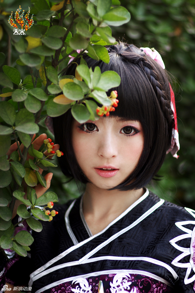 游戏红人妹子慕沐掌中萌虎cos