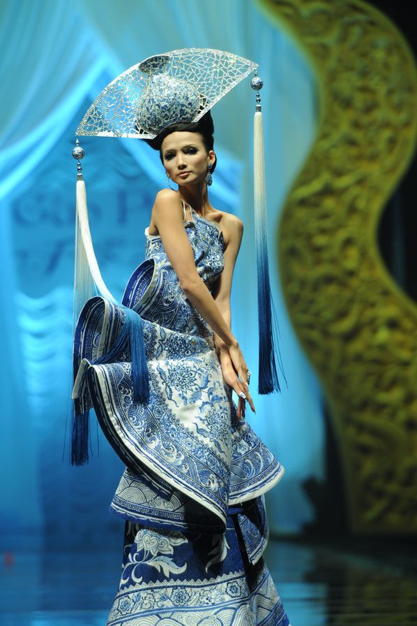 光洁素净淡雅的古朴青花瓷