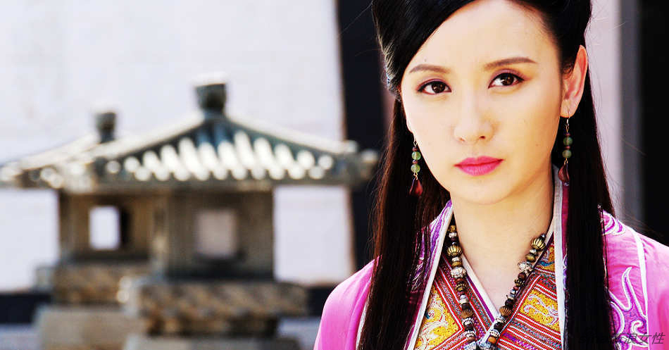 凭借在热播电视剧《神话》中的精彩出演,张萌的"野蛮女友"形象也渐渐