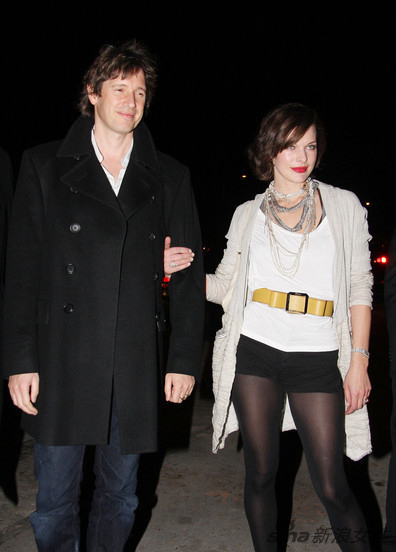 米拉-乔沃维奇和她的丈夫保罗-安德森