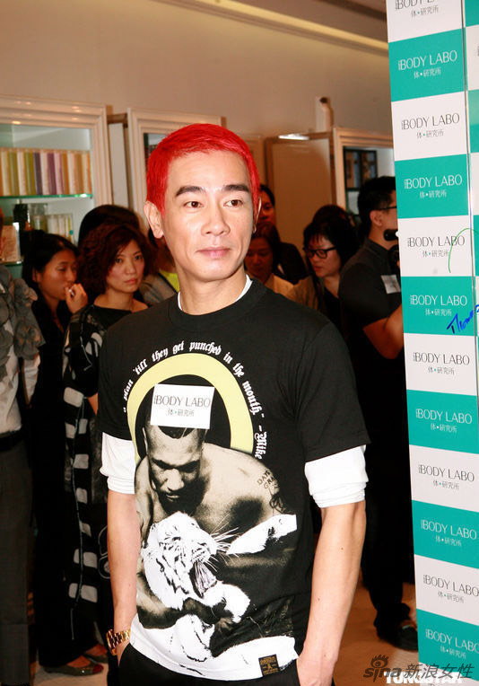 陈小春潮人打扮