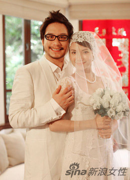 如今修成正果,2月6日在恩师张艾嘉,导演杨凡,郭富城及刘若英,梁咏琪