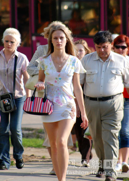 白俄罗斯姑娘的美,还在于一种高贵与自信的"风情