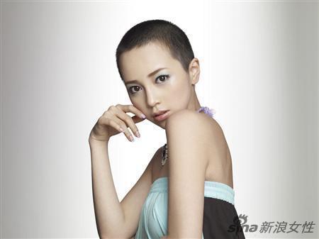 "光头"美女歌手iconiq