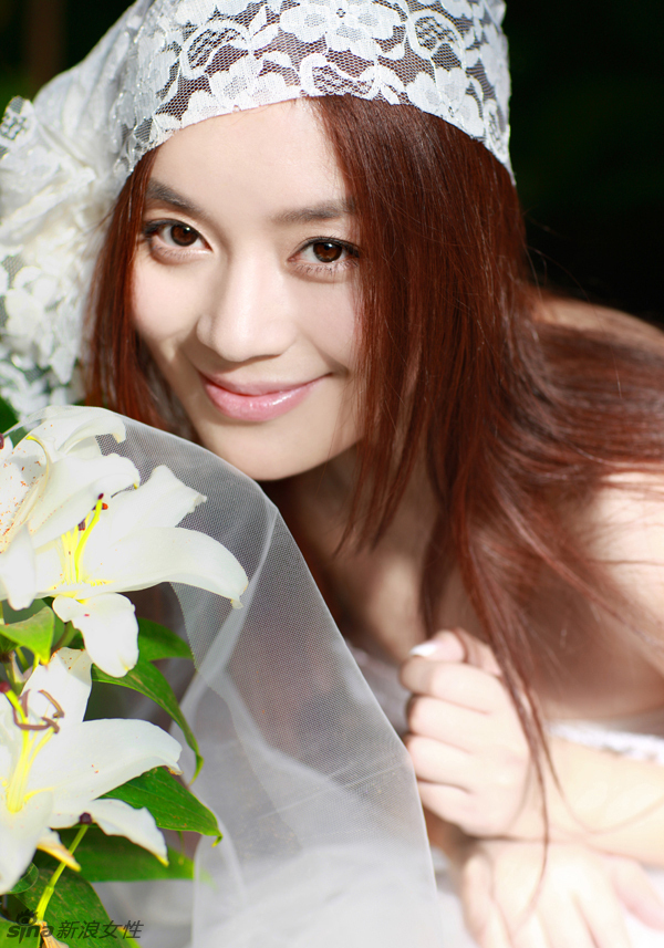 美女主播嘉妮演绎蕾丝诱惑