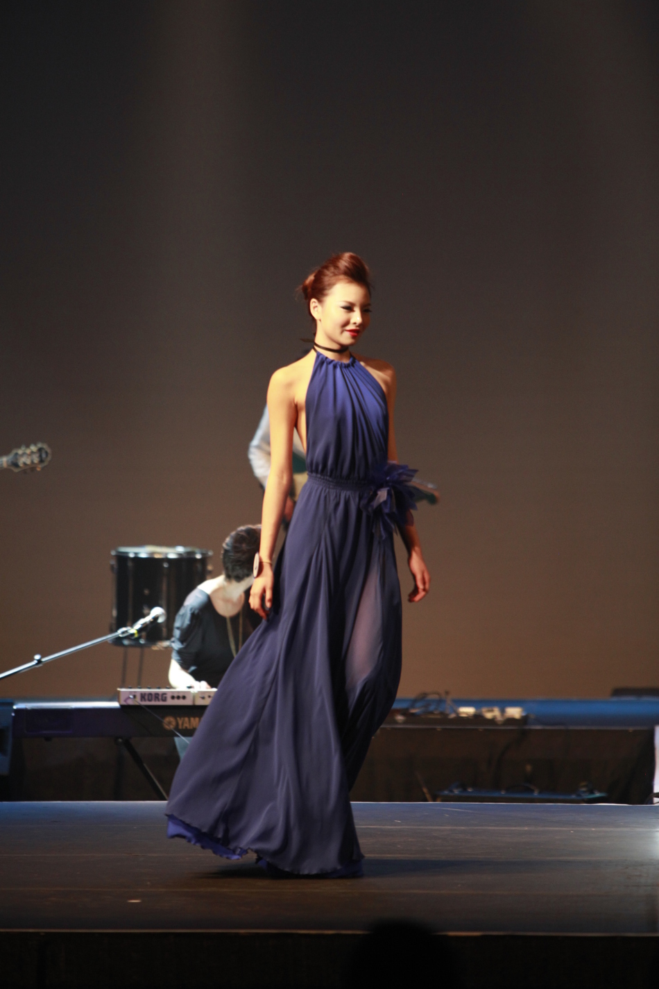 2012新丝路北美模特大赛 晚装展示