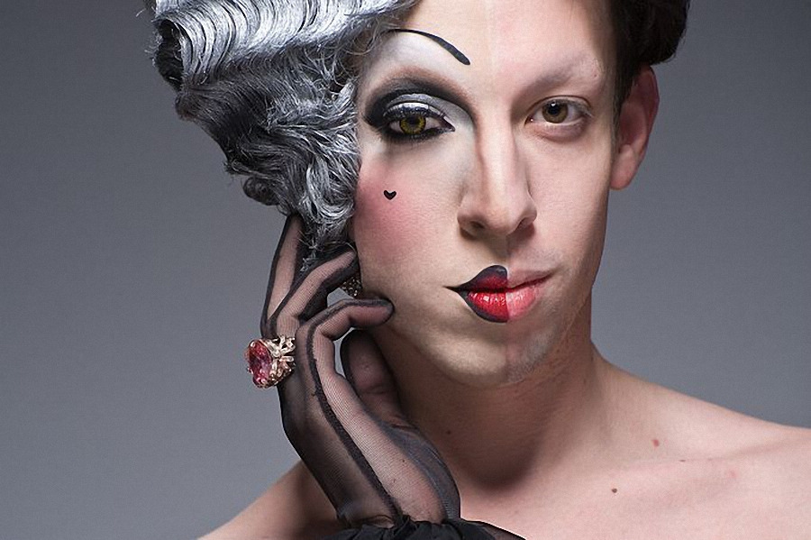 一半妩媚一半阳刚 变男又变女人妖妆