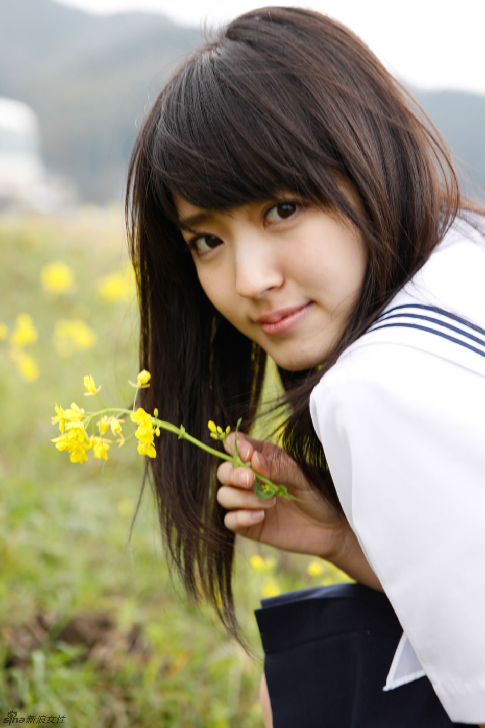 电眼萌妹铃木爱理校服写真 双眸动人